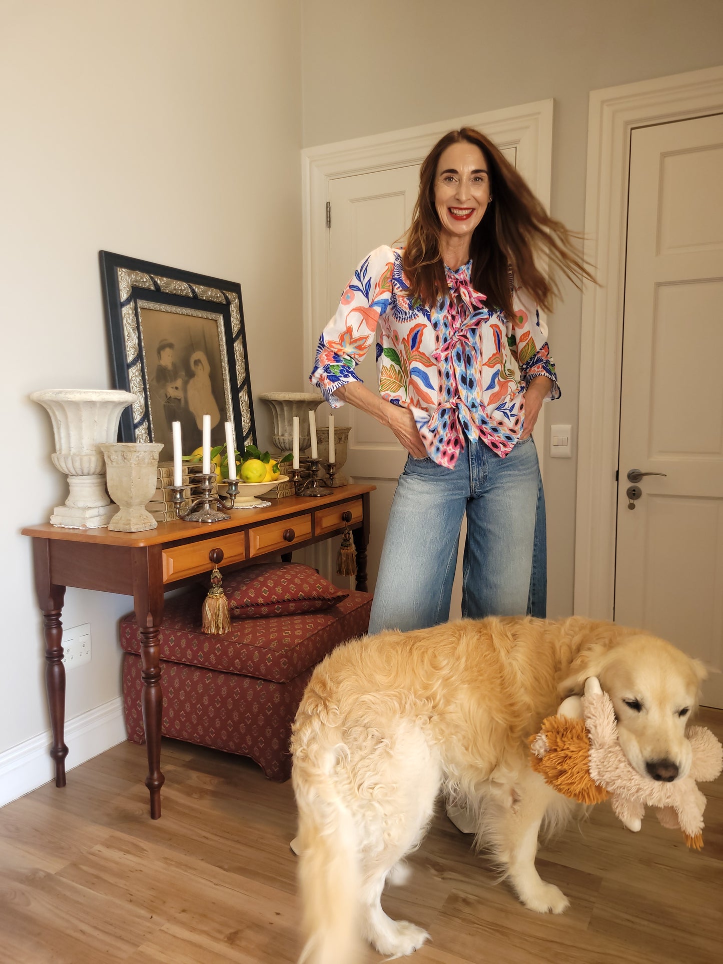 Shirt with bow detail and elasticated cuff sleeve.