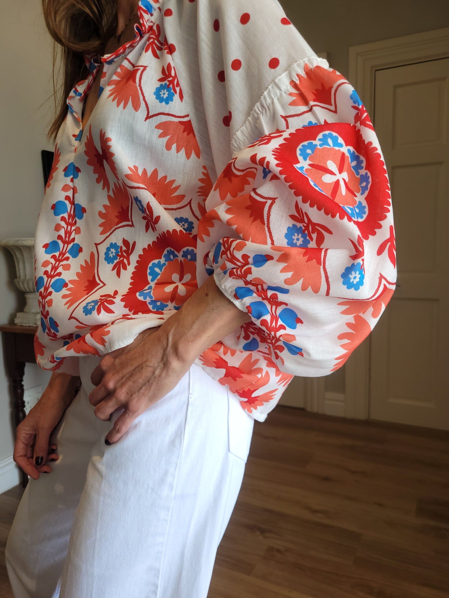 Oversize shirt with elasticated cuff detail.