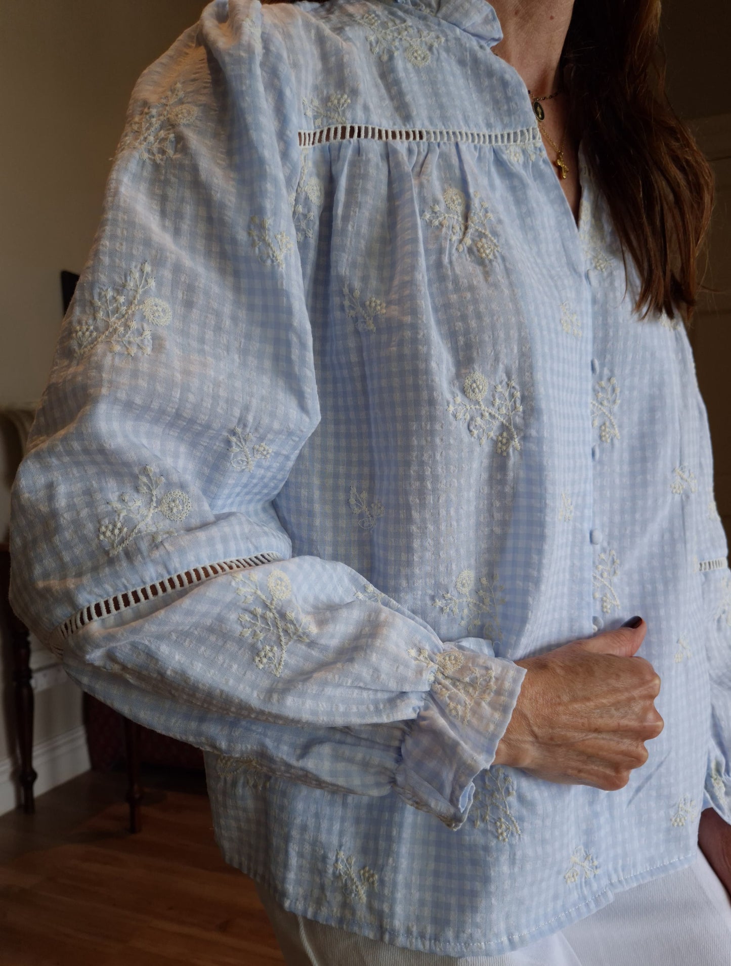 Gingham blouse with elasticated sleeve