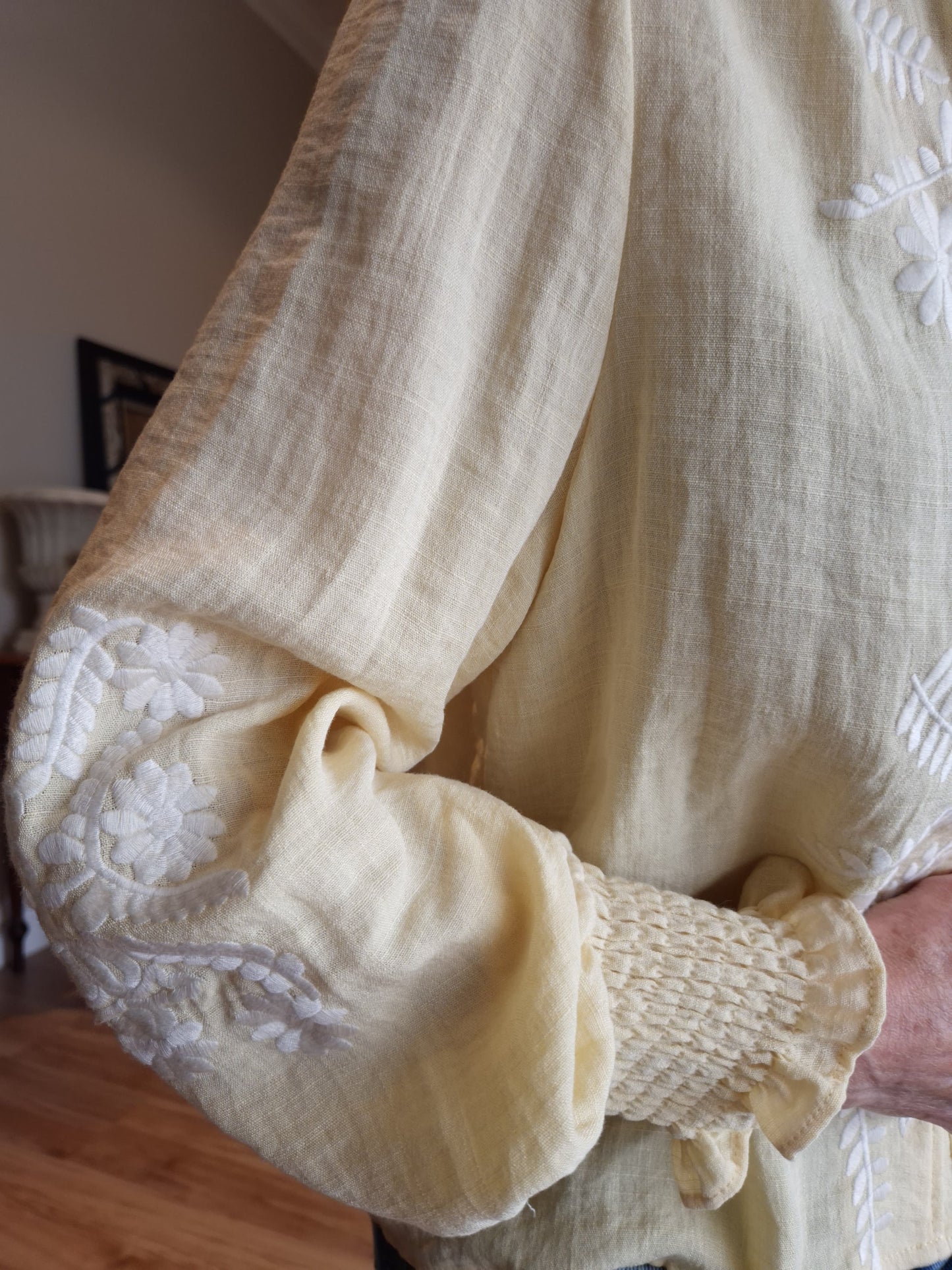 Embroidered blouse with elasticated cuff