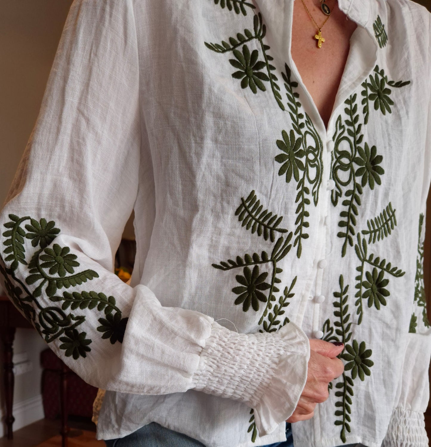 Embroidered blouse with elasticated cuff