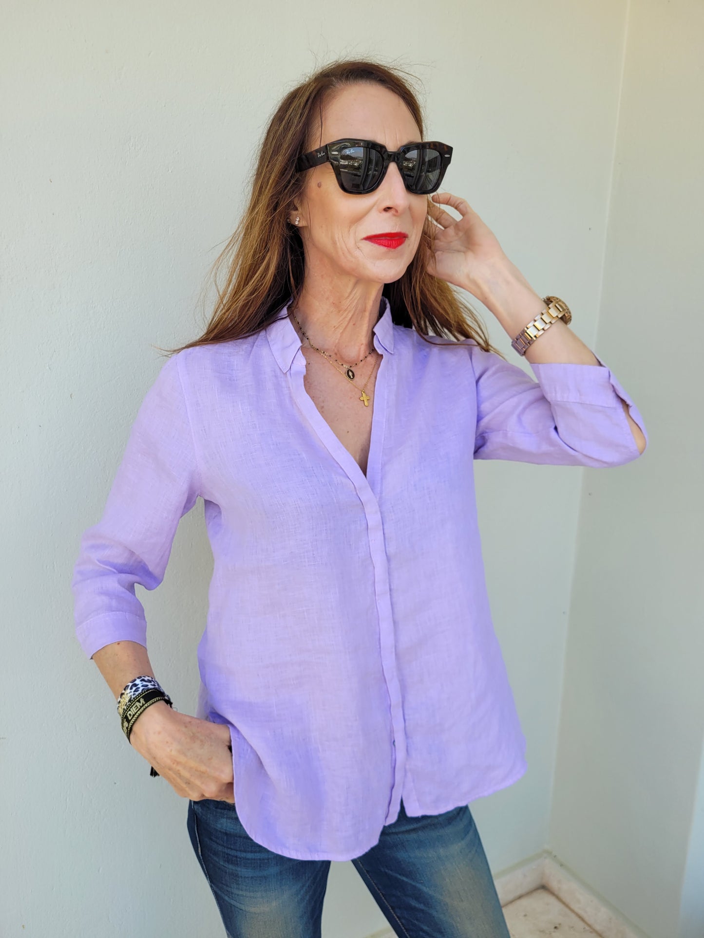 Linen shirt with narrow concealed front