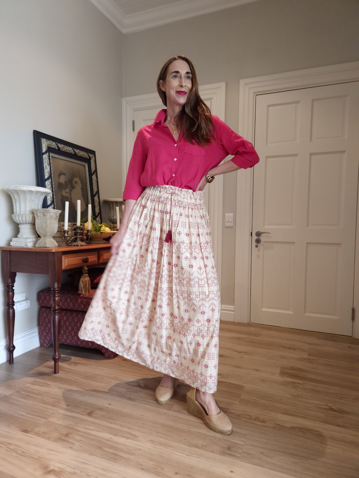 Fully lined cotton skirt with elasticated waist