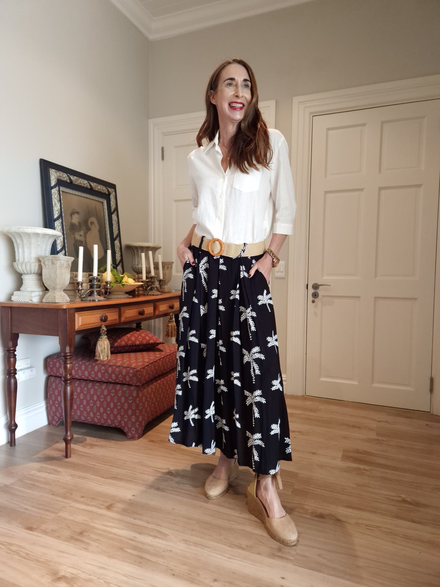 Skirt with elasticated waist at back and side pockets
