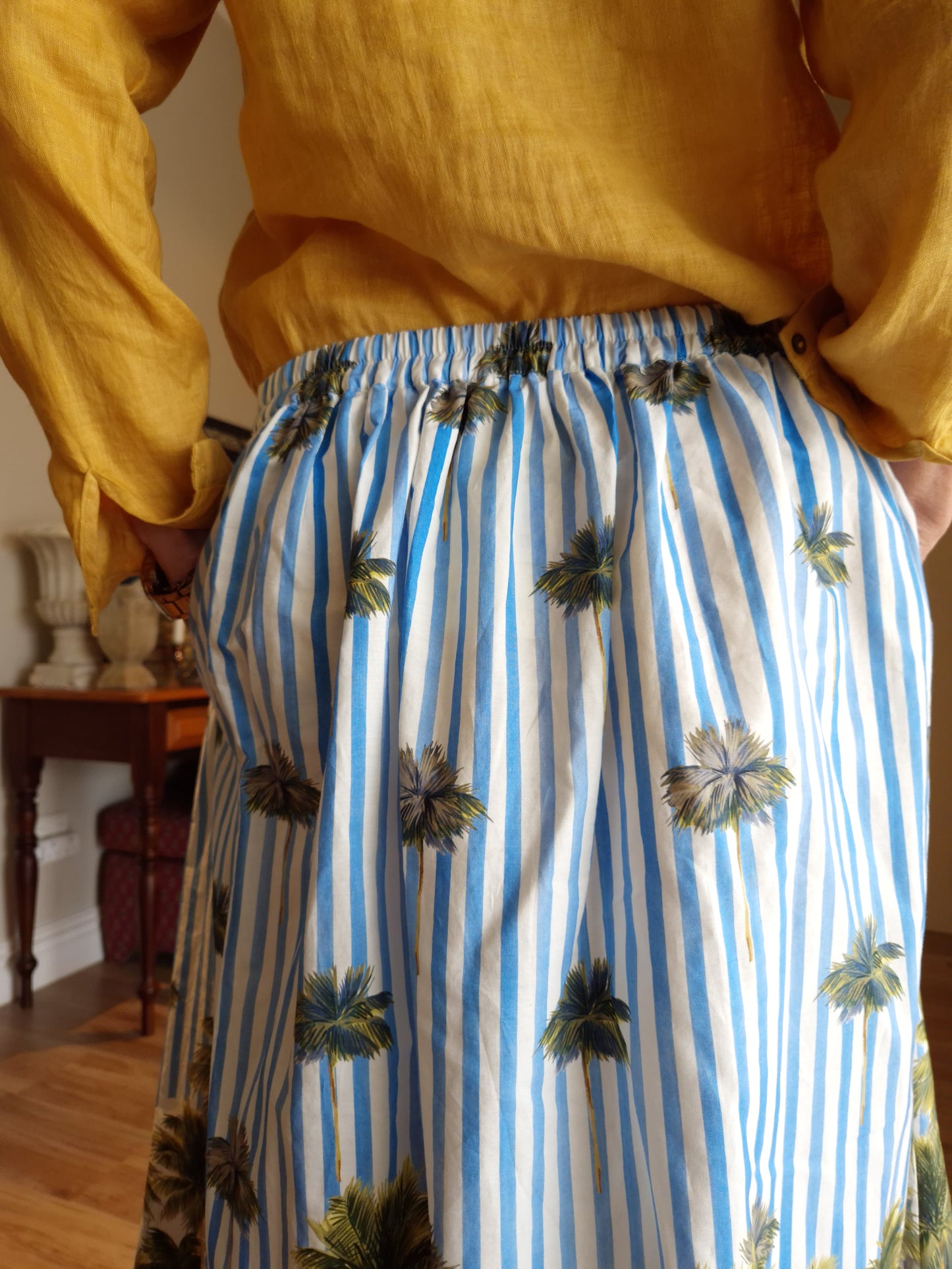 Cotton skirt with elasticated waist and side pockets