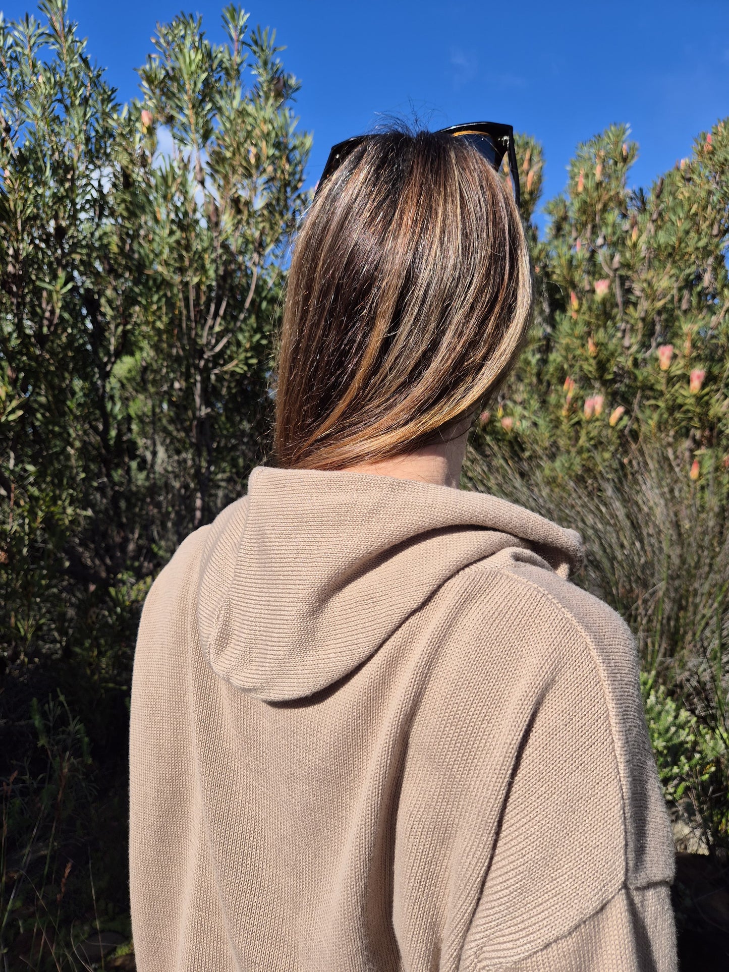 Hoody knit with draw string.
