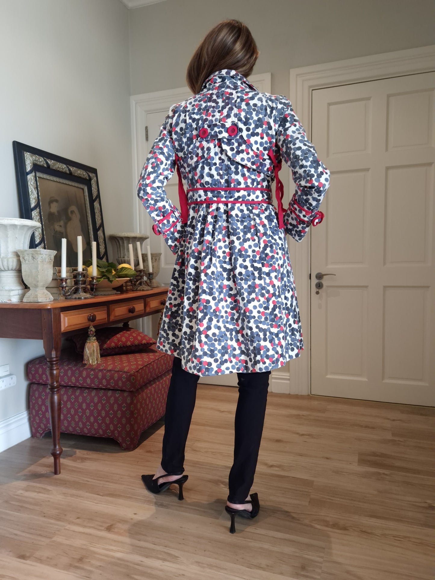 Fully lined cotton coat with belt and pockets