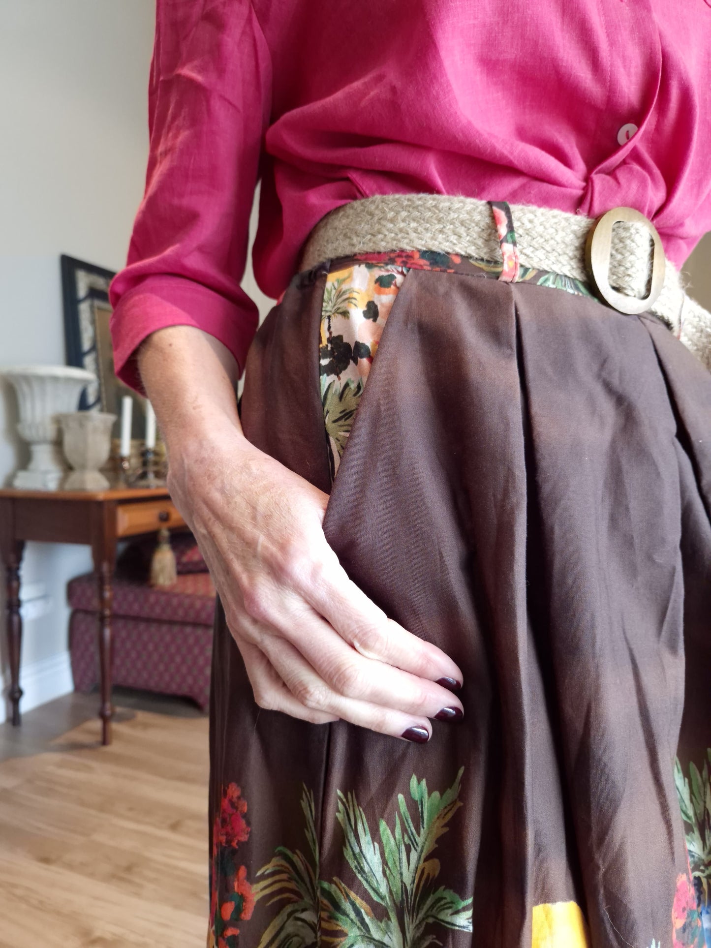 Skirt with elasticated waist at back and side pockets