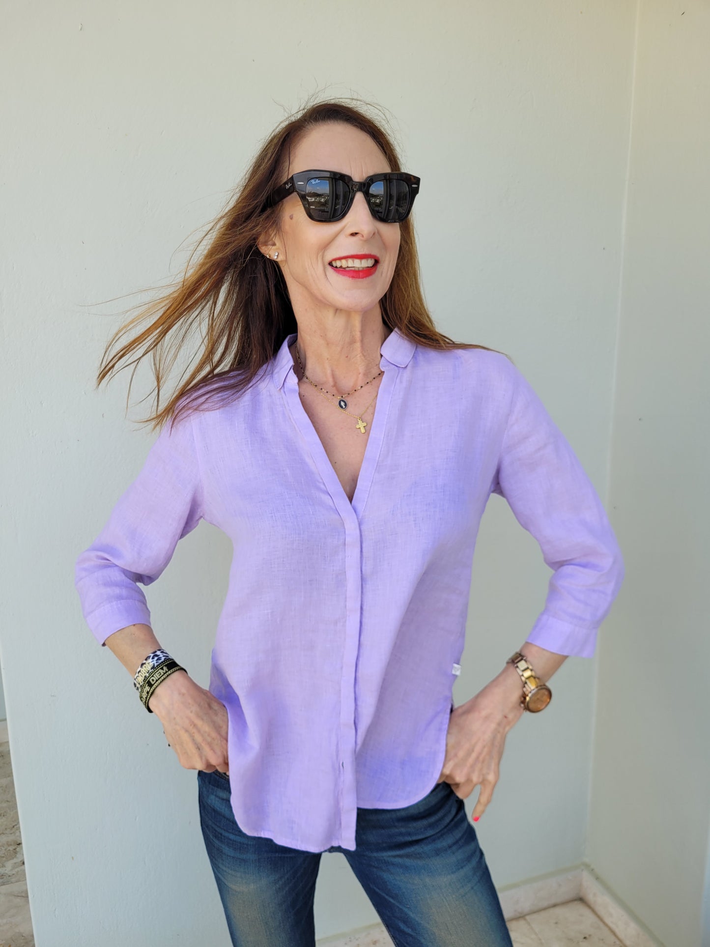 Linen shirt with narrow concealed front