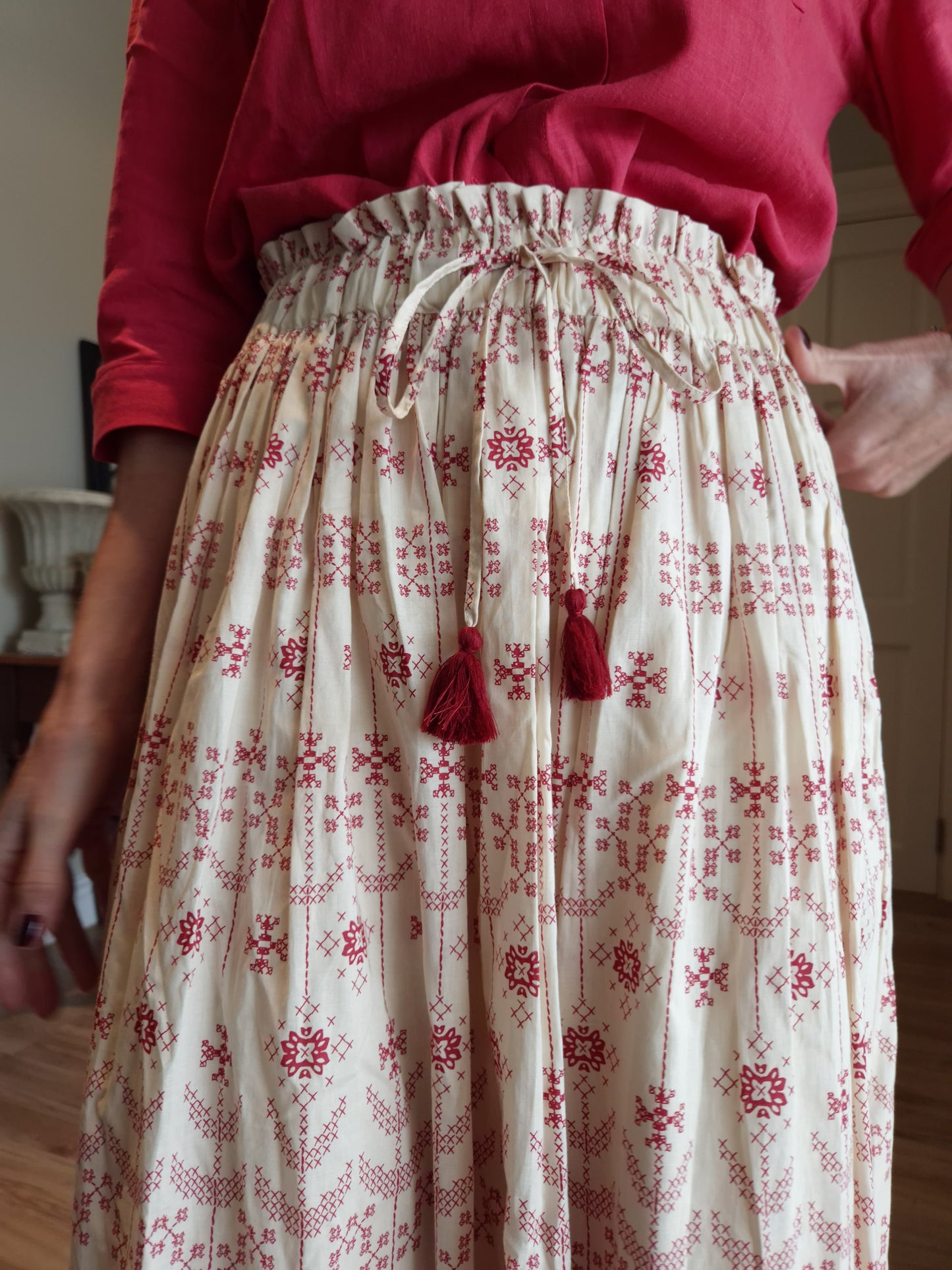Fully lined cotton skirt with elasticated waist
