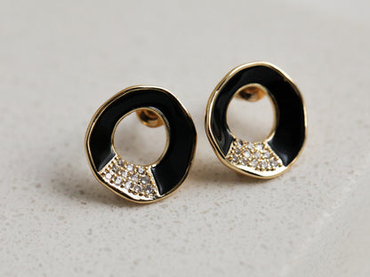 Geometric circle studs black