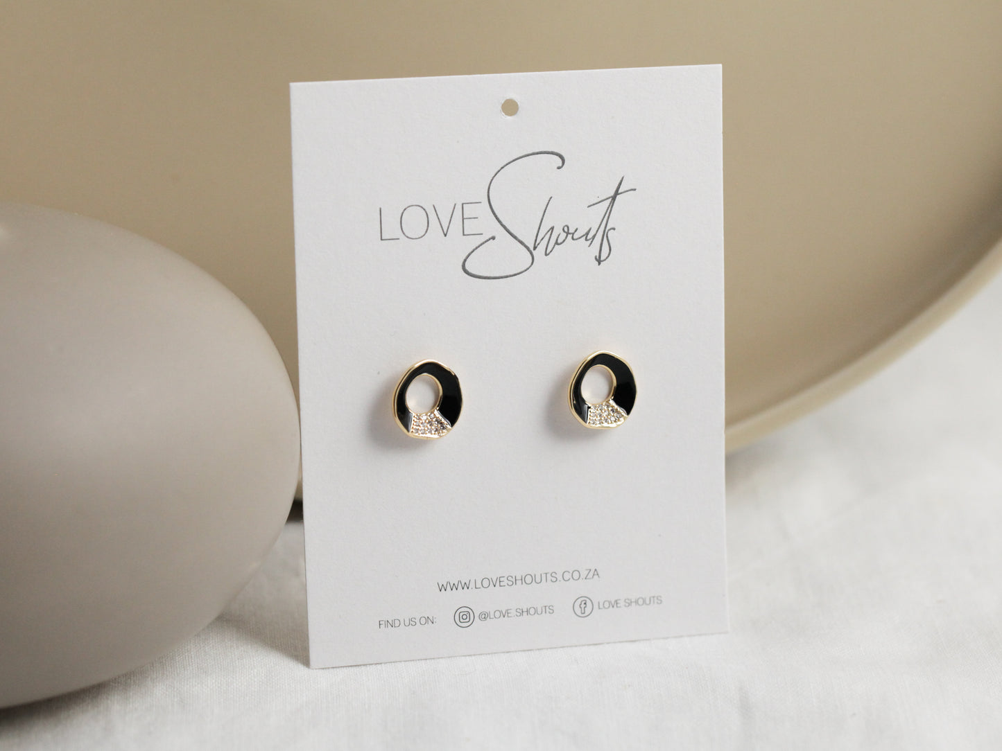 Geometric circle studs black