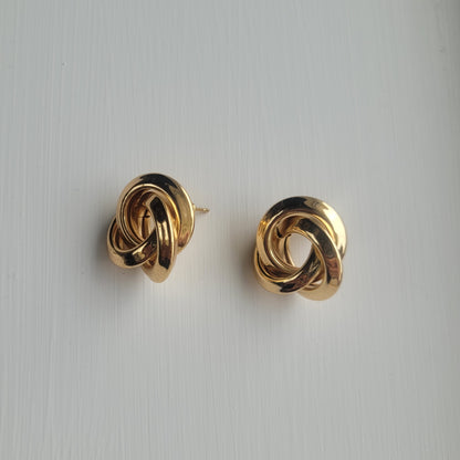 Knotted studs