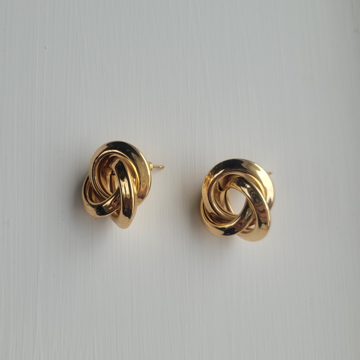 Knotted studs