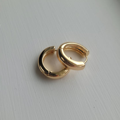 Large plain gold hoops