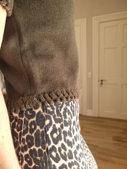 Khaki green short sleeve knit with cable detail.