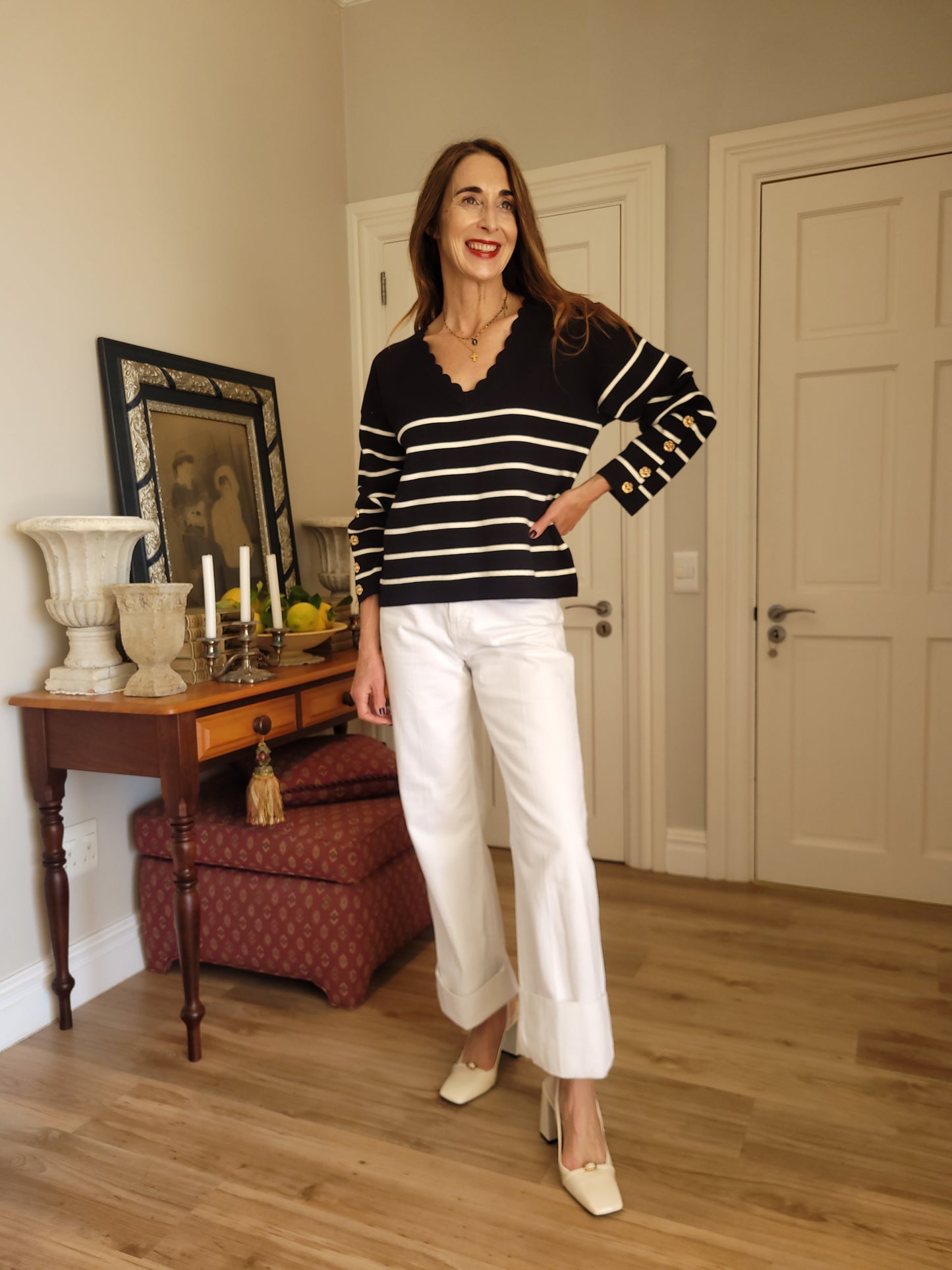 V-neck knit in black/cream stripe.