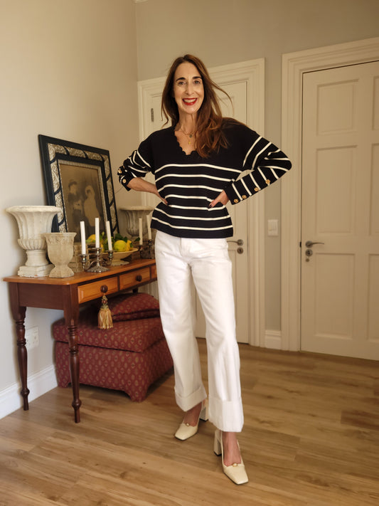 V-neck knit in black/cream stripe.