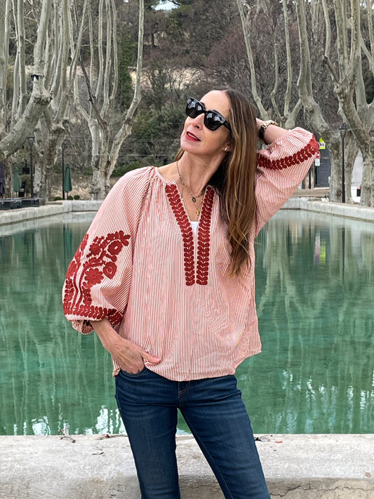 Loose fit embroidered 100 % cotton shirt.