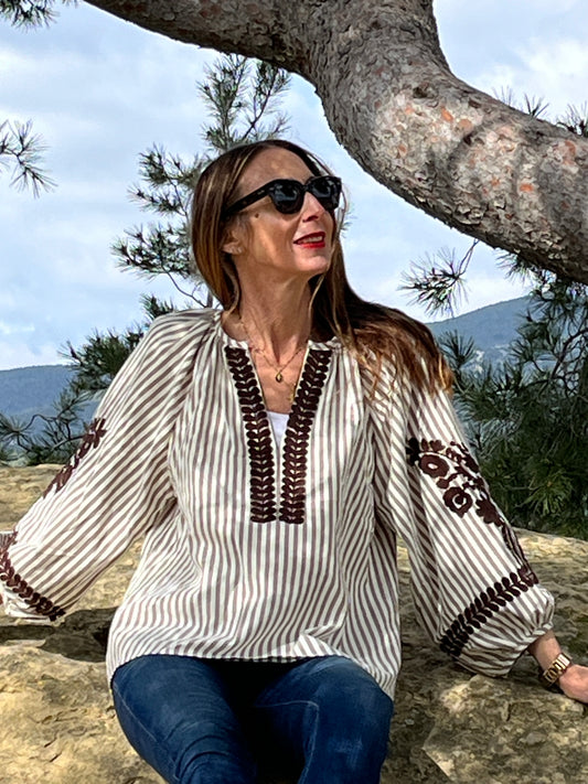 Loose fit embroidered 100 % cotton shirt.