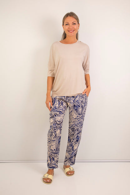 Roxy classic pant with side pockets.