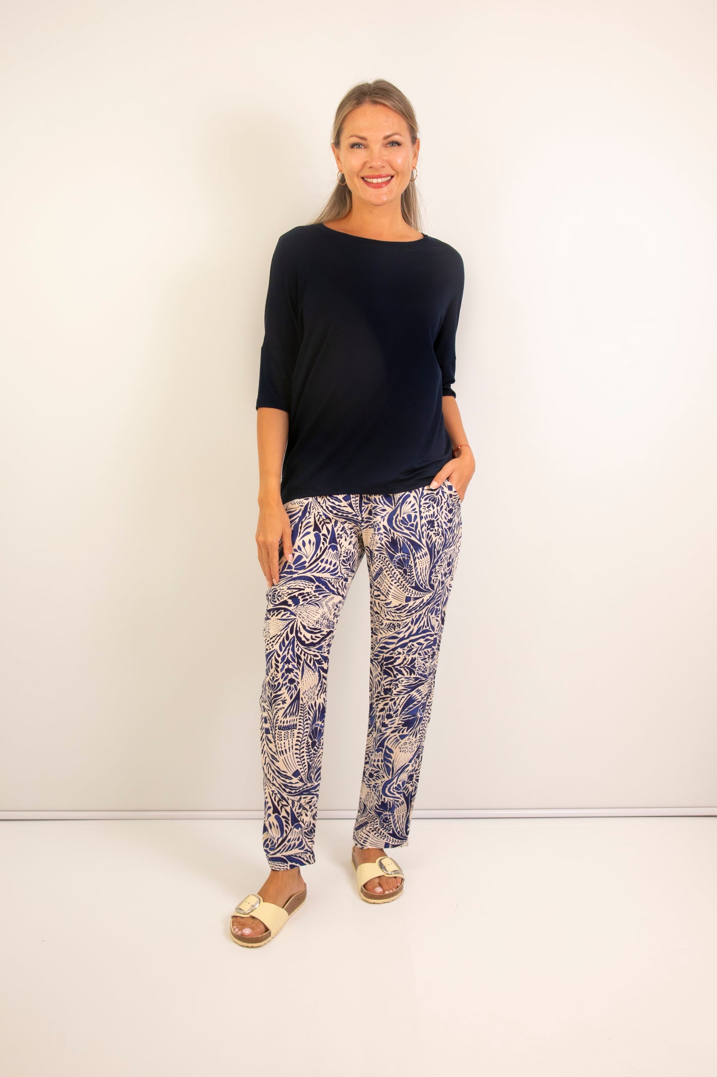 Roxy classic pant with side pockets.