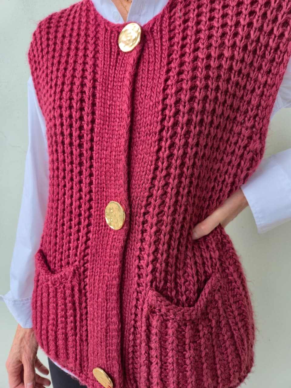 Bordeaux cable knit pull-over.