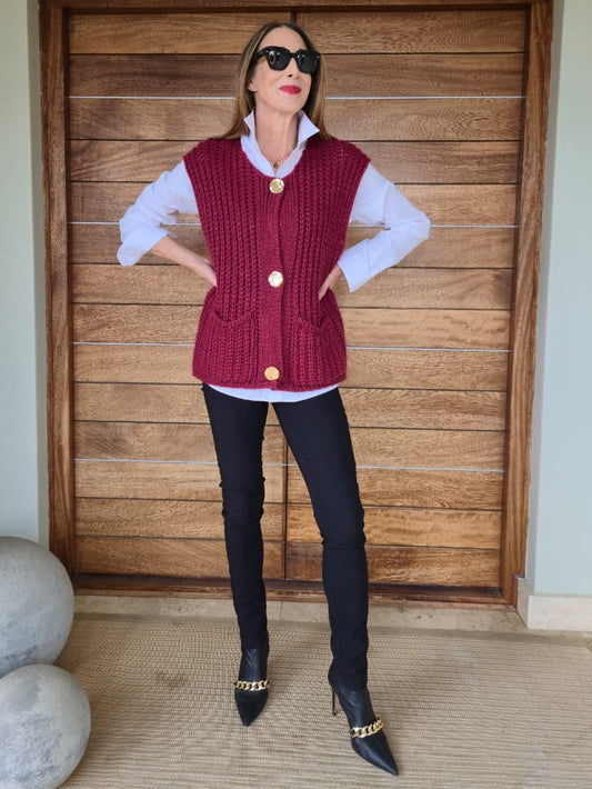 Bordeaux cable knit pull-over.