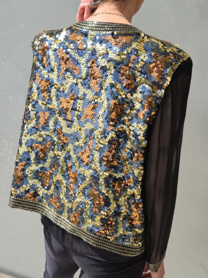 100% SILK and sequins fully lined jacket with chiffon sleeves and beaded detail.