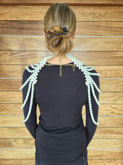 Fake pearl beaded neckpiece.