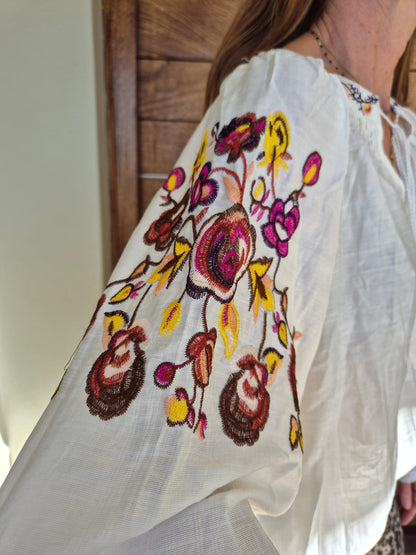 Milk Blouse with Embroidery around Neck & Sleeve