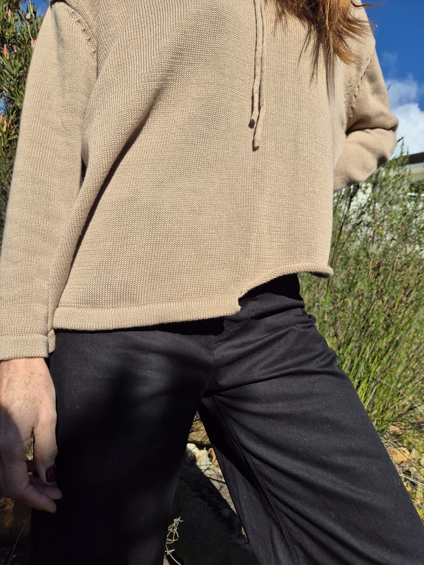 Hoody knit with draw string.