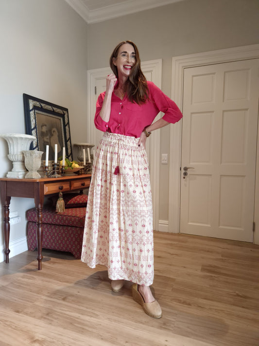 Fully lined cotton skirt with elasticated waist