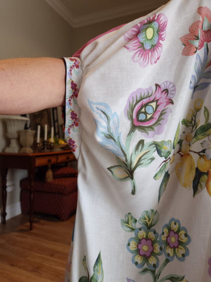 Oversized dress with side pockets.