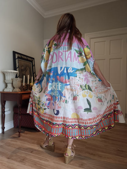 Oversized dress with side pockets.