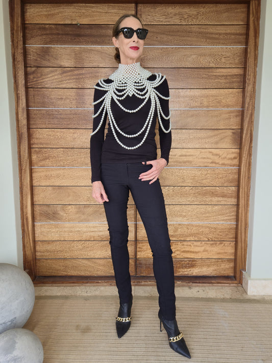 Fake pearl beaded neckpiece.