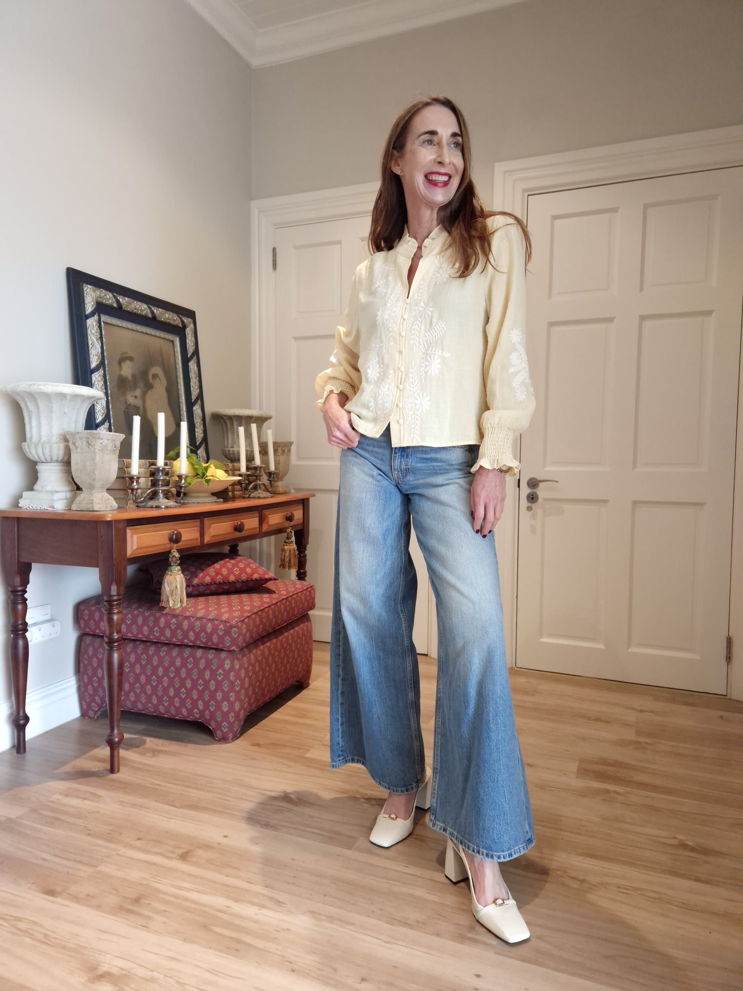Embroidered blouse with elasticated cuff