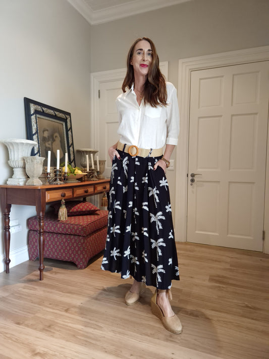 Skirt with elasticated waist at back and side pockets