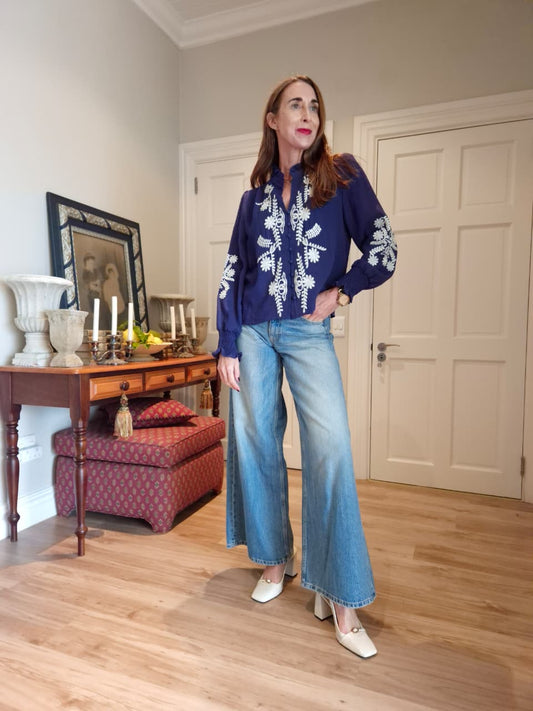 Embroidered blouse with elasticated cuff