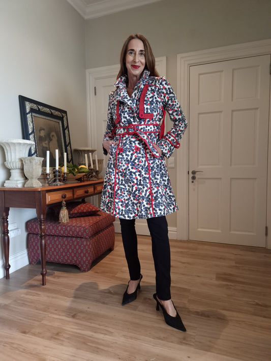Fully lined cotton coat with belt and pockets